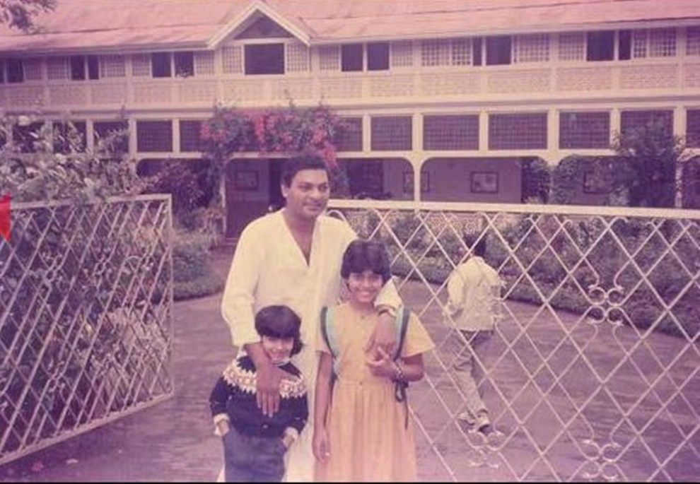 8 Potret lawas Kajol saat sekolah, gaya rambutnya curi perhatian