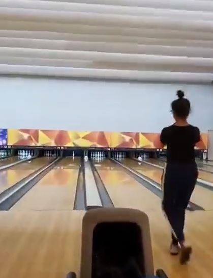 9 Momen keluarga Megan Domani main bowling, ajak Jeremie Moeremans