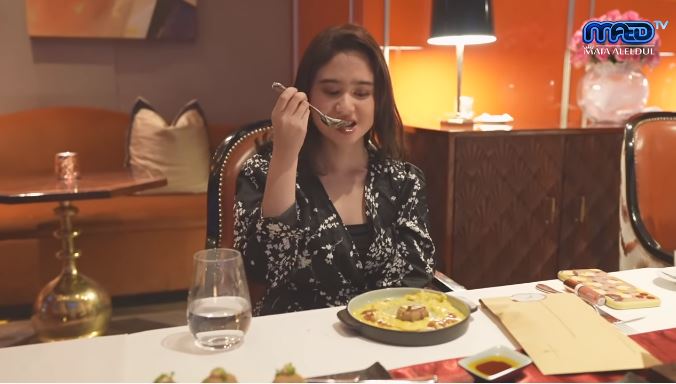 10 Momen dinner keluarga Maia Estianty, ajak Tissa Biani makan emas