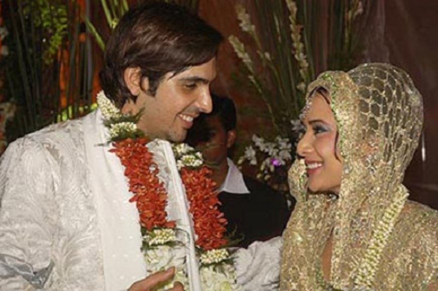 Cerita 5 seleb Bollywood menikah dengan teman sekolah, romantis abis