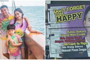 Rafathar foto bareng sopir truk berwajah Raffi, sandalnya bikin salfok