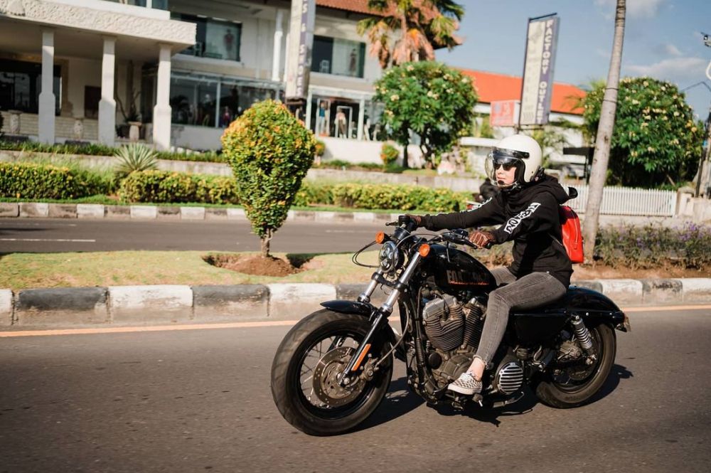 10 Potret transformasi Dian Ayu, dari imut hingga jadi hot mama