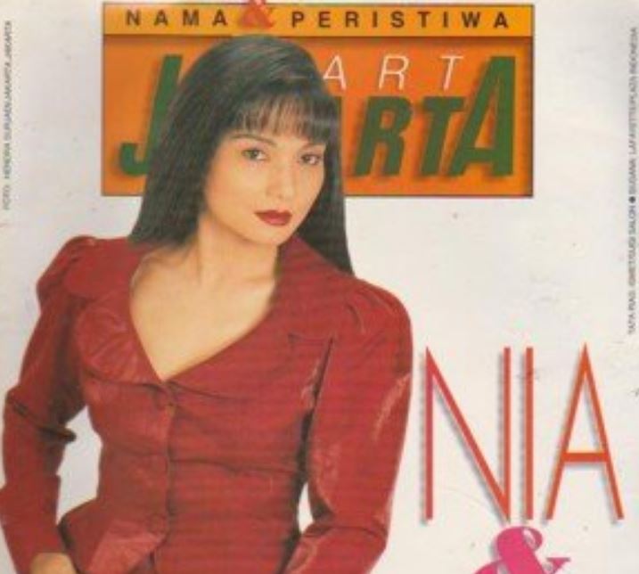 8 Potret jadul Nia Daniaty saat jadi model majalah, tampil jelita
