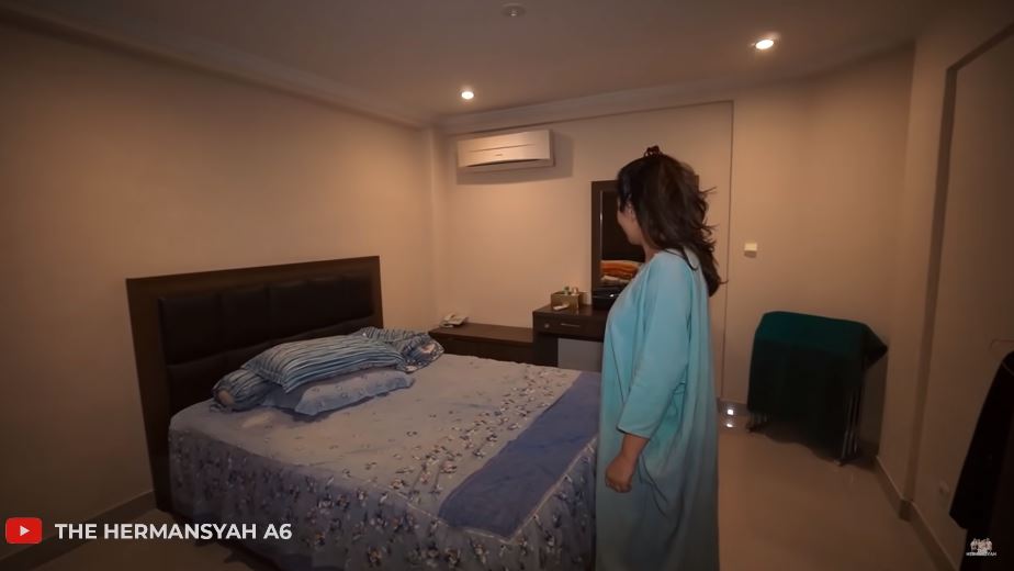 Potret kamar tamu di rumah 7 seleb, punya Natalie Sarah estetik banget