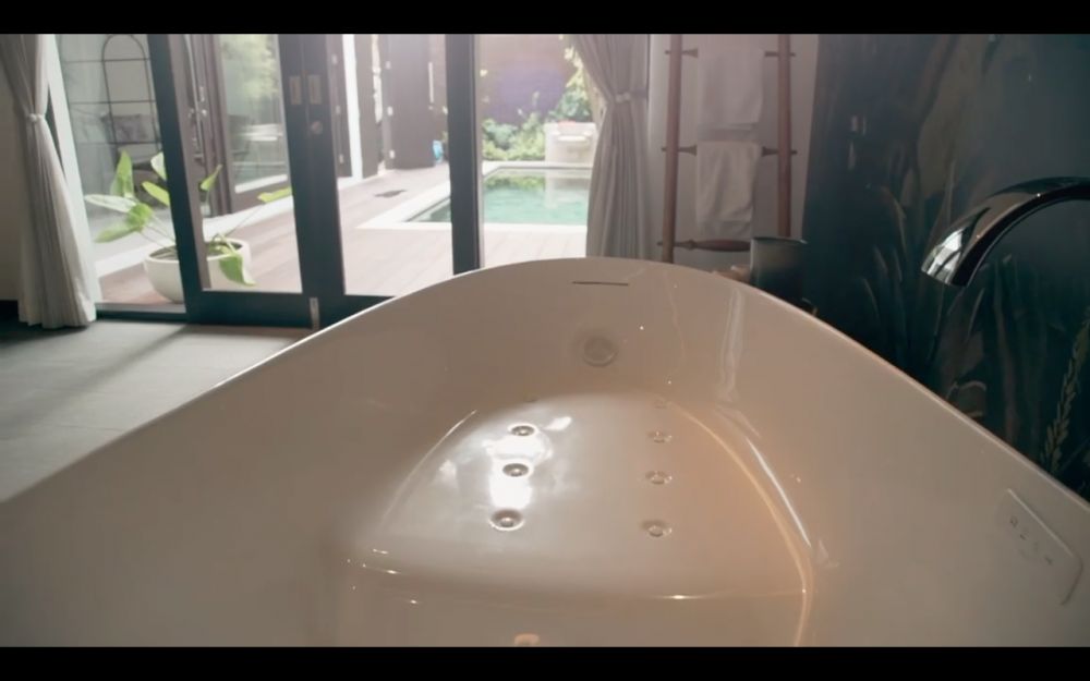 8 Penampakan kamar mandi mewah Raisa, toiletnya curi perhatian
