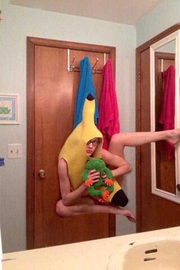 20 Potret orang mirror selfie ini bikin lihat dua kali