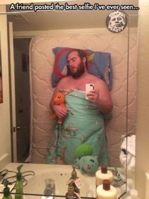 20 Potret orang mirror selfie ini bikin lihat dua kali