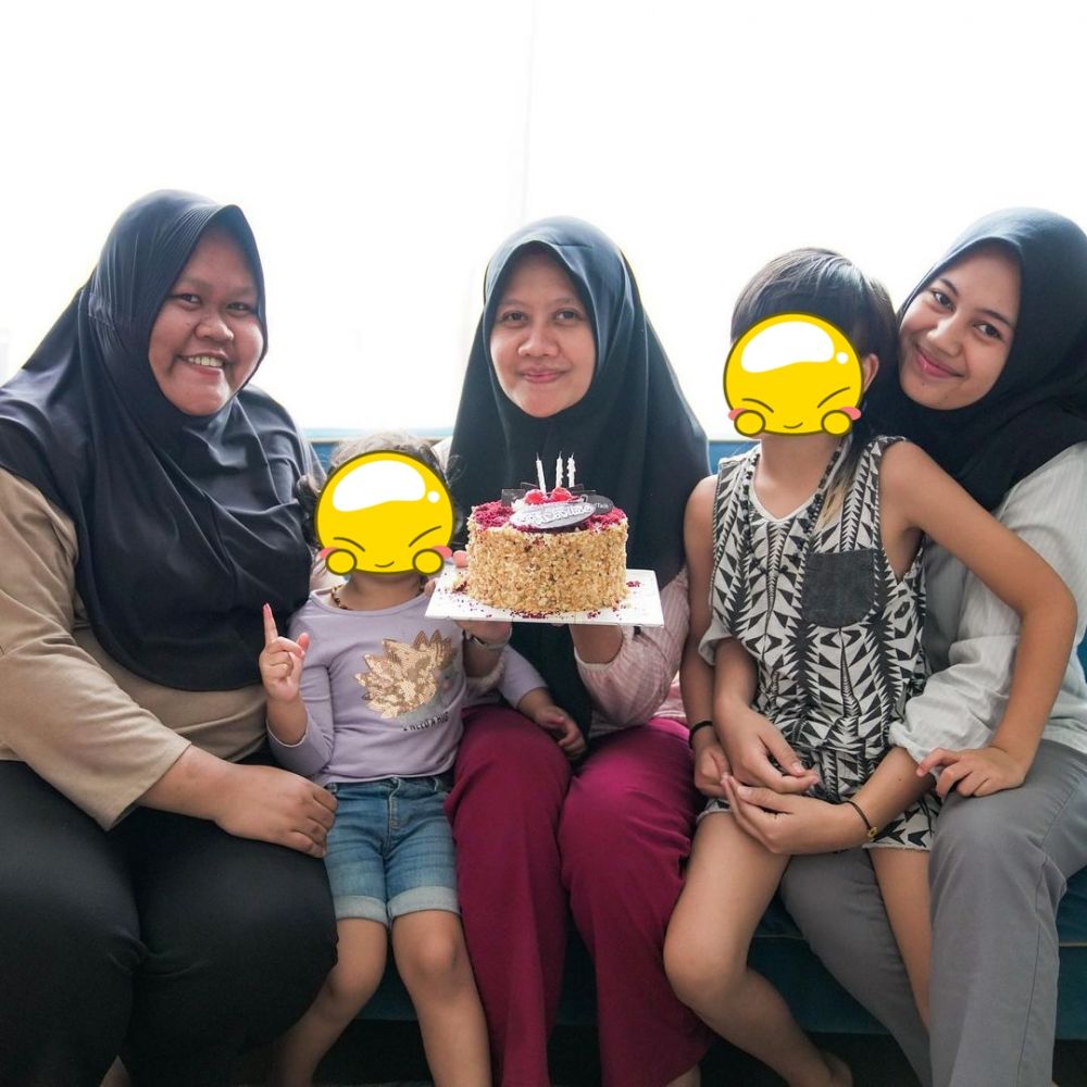 5 Momen Sharena Delon beri kejutan ultah babysitter-nya, tuai pujian