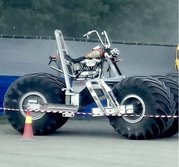 20 Modifikasi motor gunakan sparepart mobil, bikin mikir dua kali