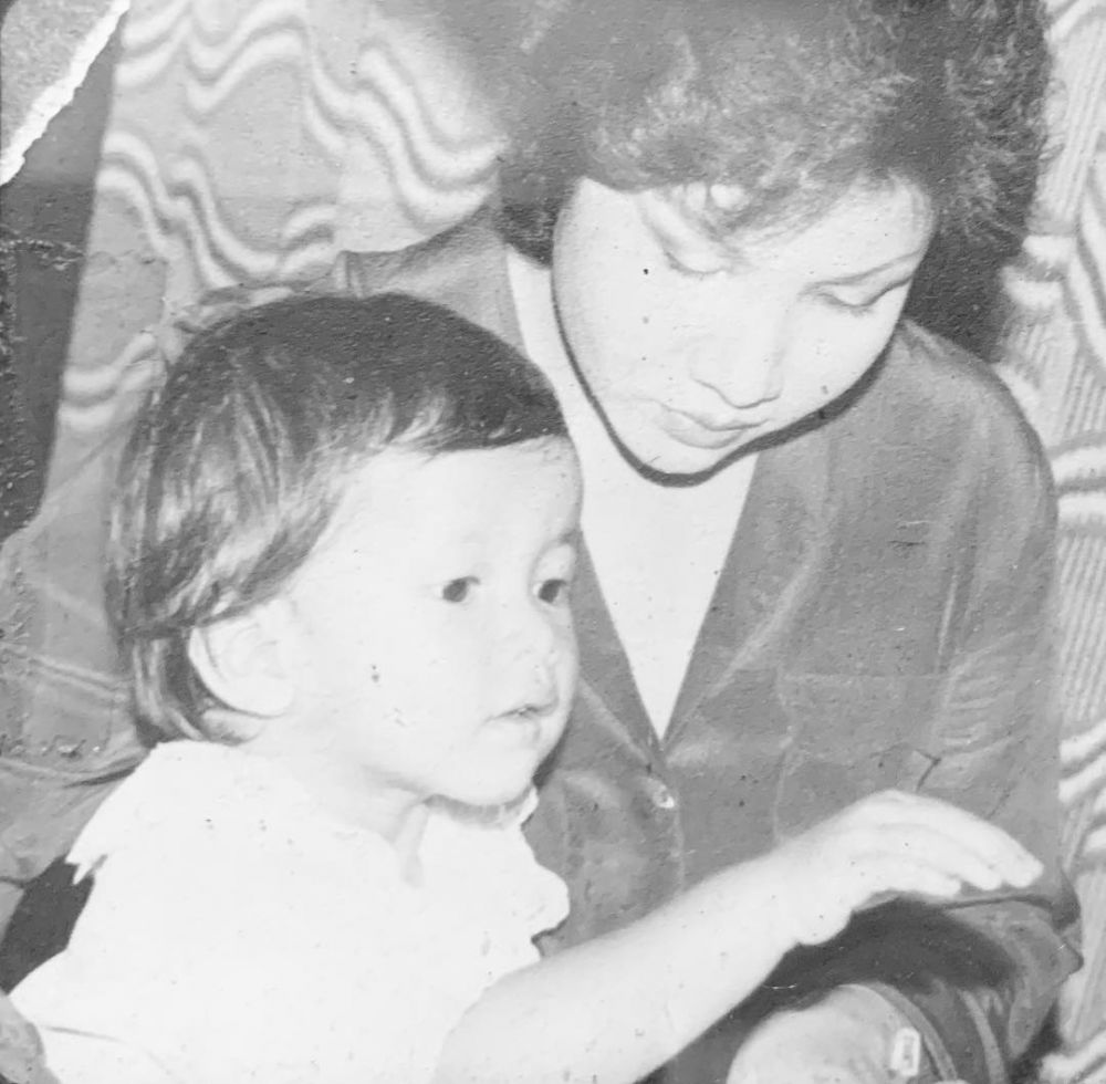 7 Potret masa kecil Olla Ramlan, tomboi abis