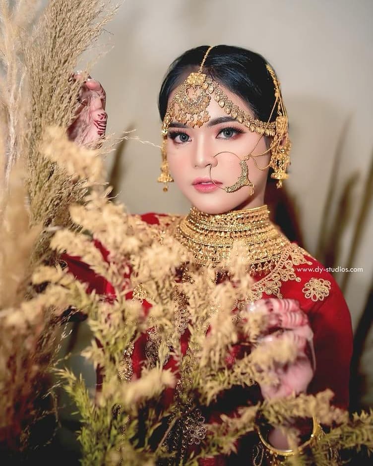  7 Potret Putri DA dengan makeup tebal, makin memesona dan manglingi