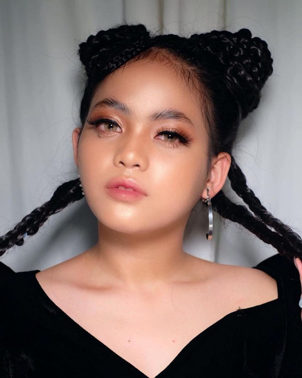  7 Potret Putri DA dengan makeup tebal, makin memesona dan manglingi