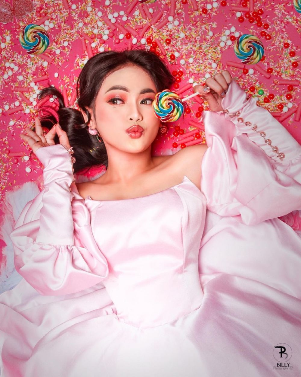  7 Potret Putri DA dengan makeup tebal, makin memesona dan manglingi