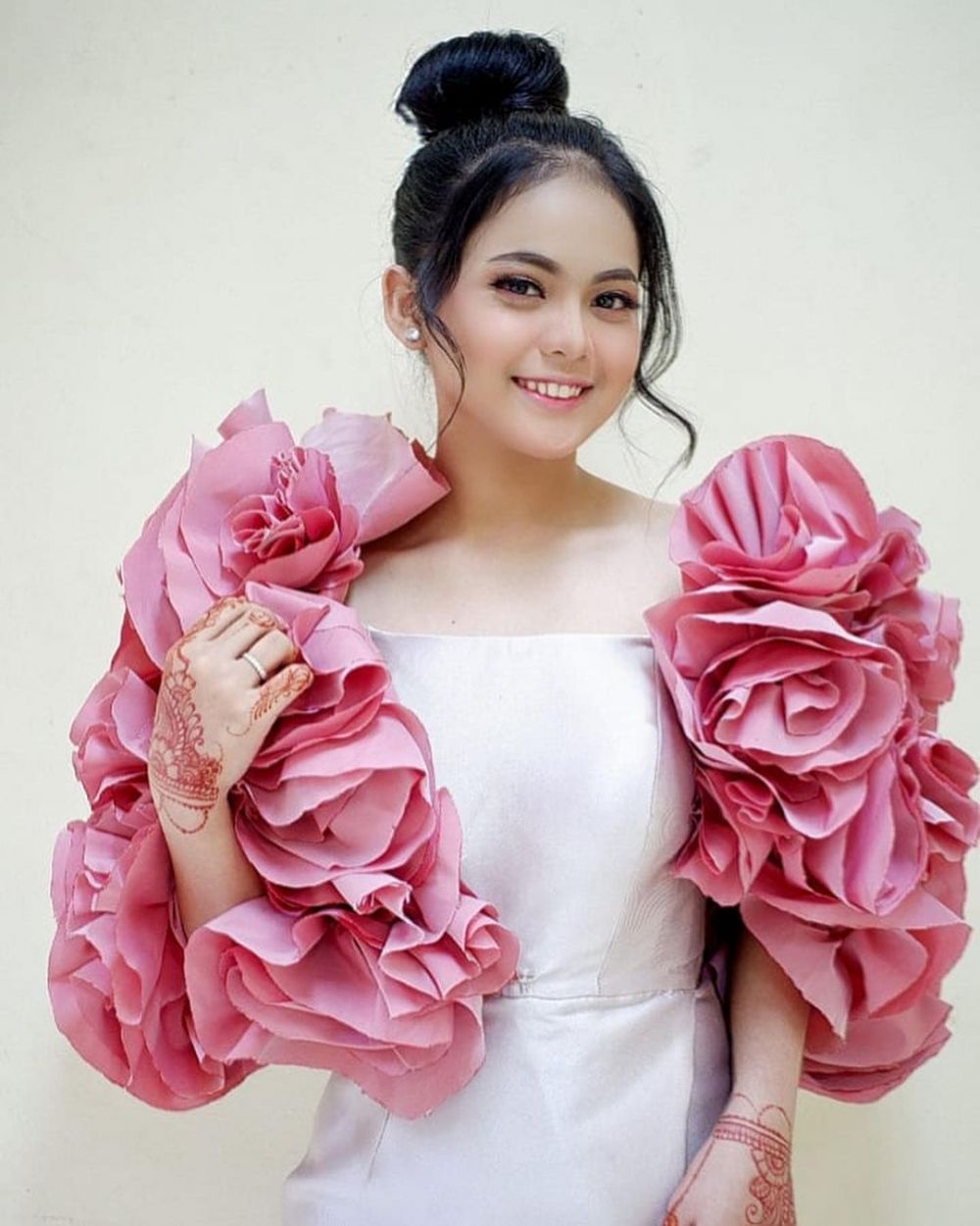  7 Potret Putri DA dengan makeup tebal, makin memesona dan manglingi