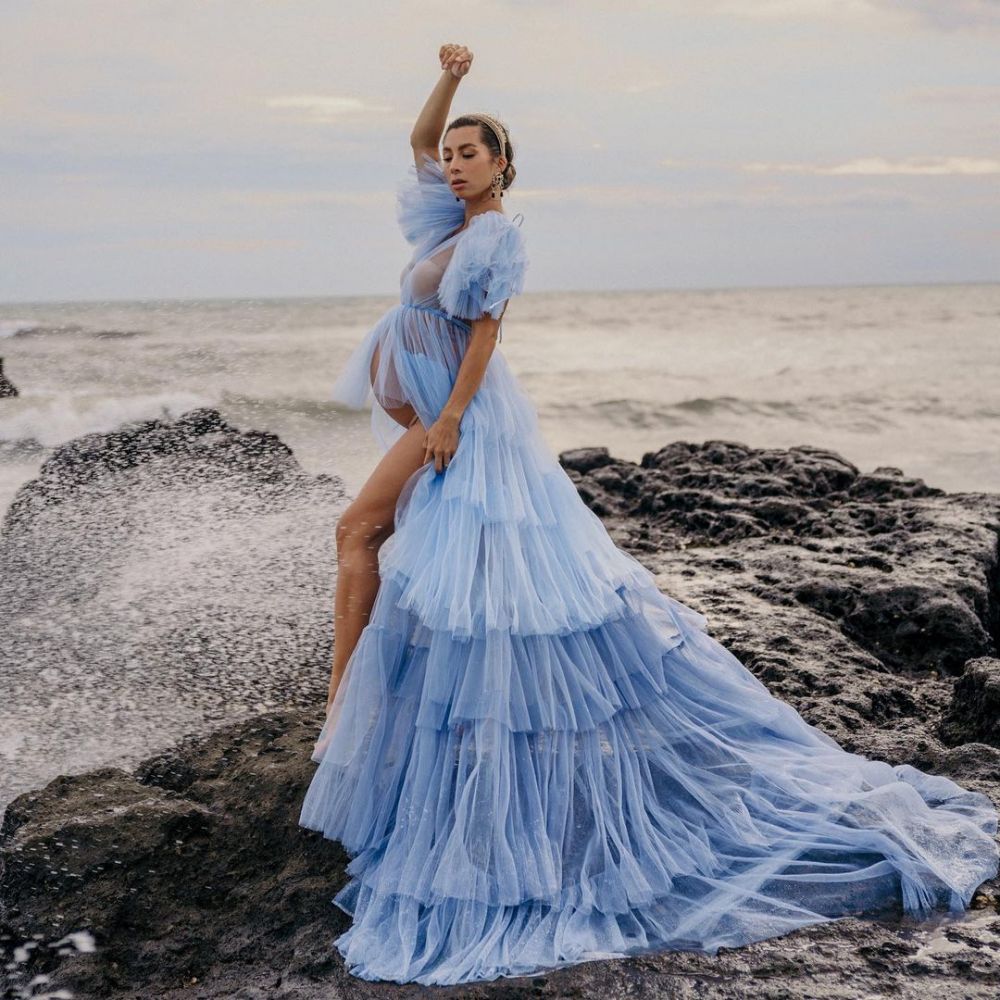 4 Potret maternity Jennifer Bachdim di pinggir pantai, stunning abis