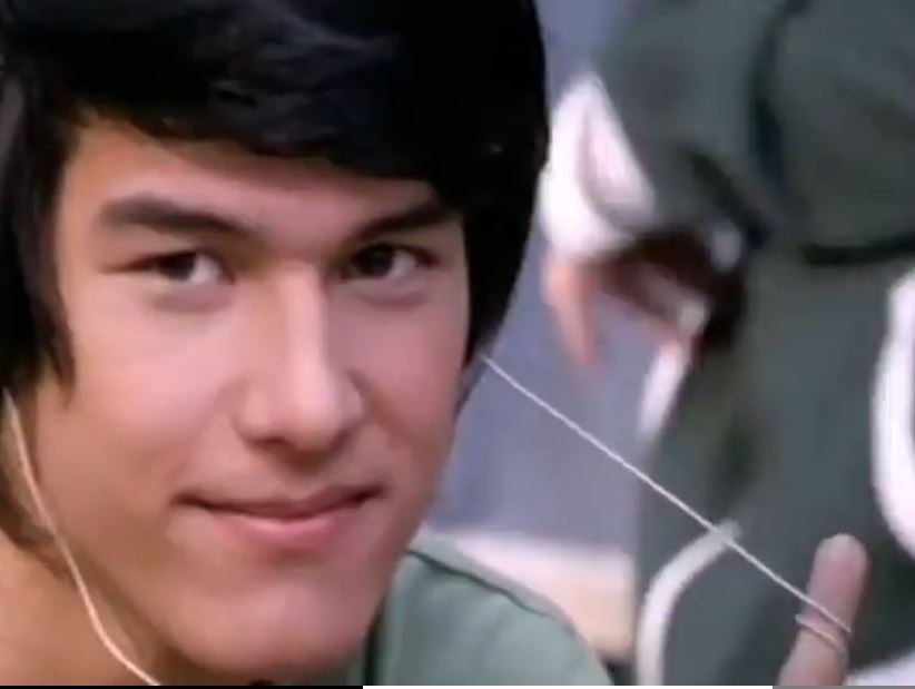 8 Potret jadul Richard Kyle ini jadi sorotan, gaya rambutnya keren