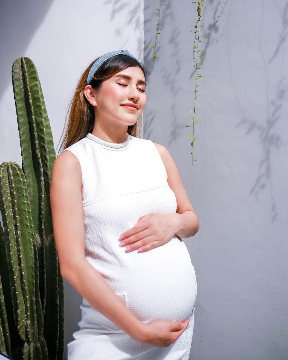 8 Gaya kece OOTD maternity Louise Anastasya, bisa jadi inspirasi