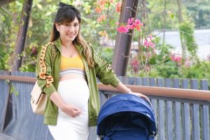 8 Gaya kece OOTD maternity Louise Anastasya, bisa jadi inspirasi