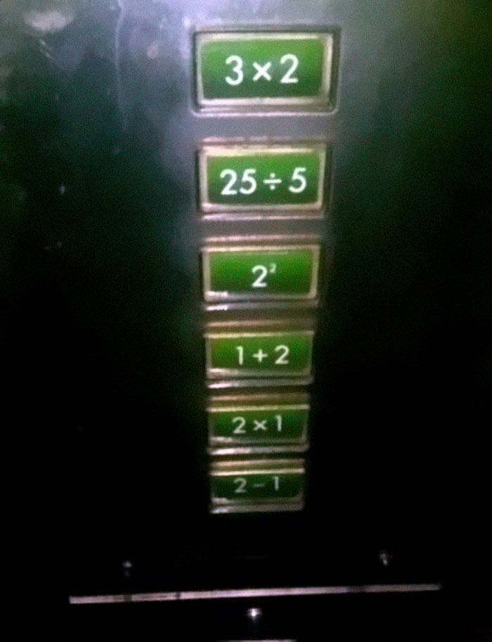 8 Penampakan lift antimainstream ini bikin bingung sendiri