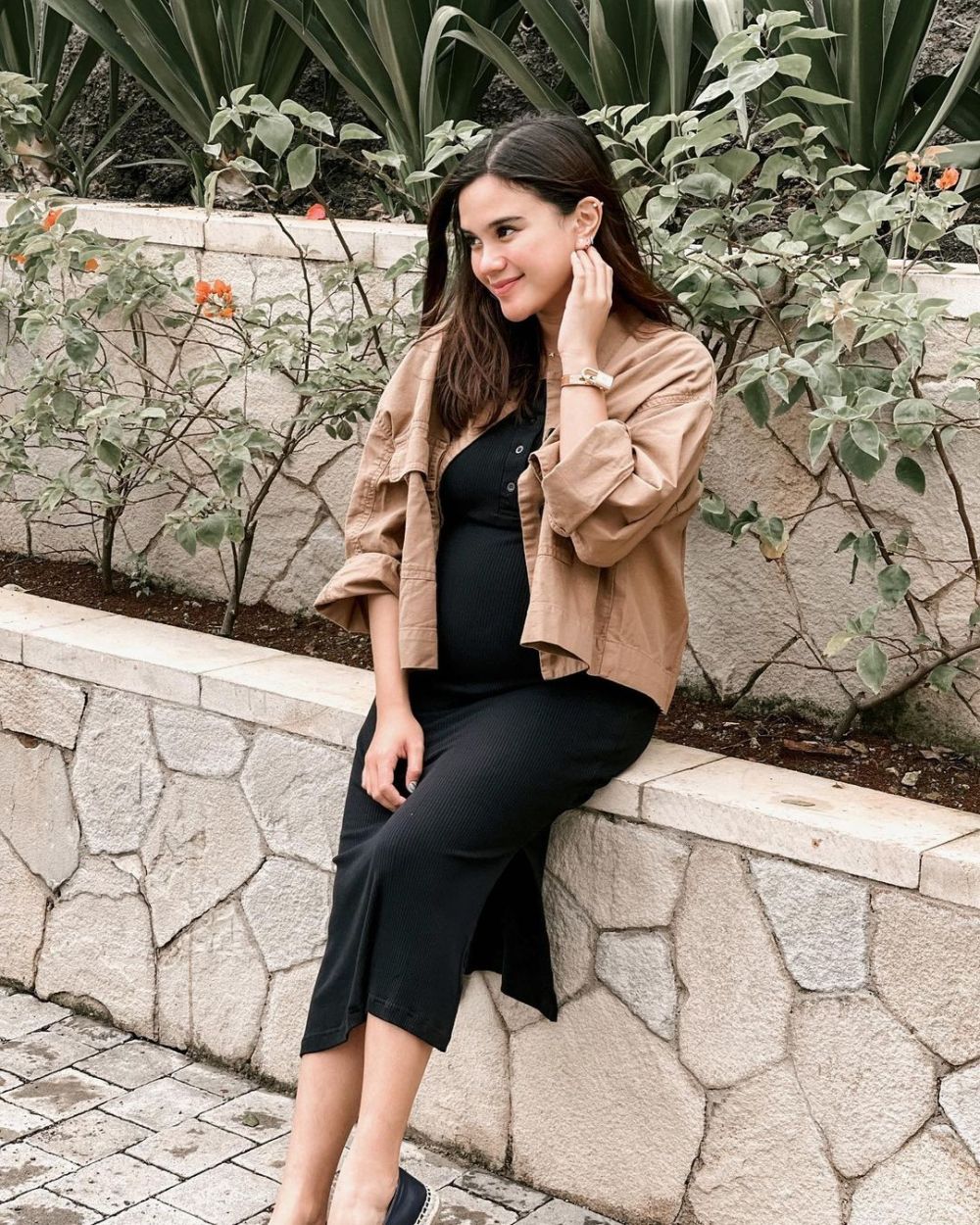 9 Gaya outfit hamil ala Audi Marissa, stylish dan menawan