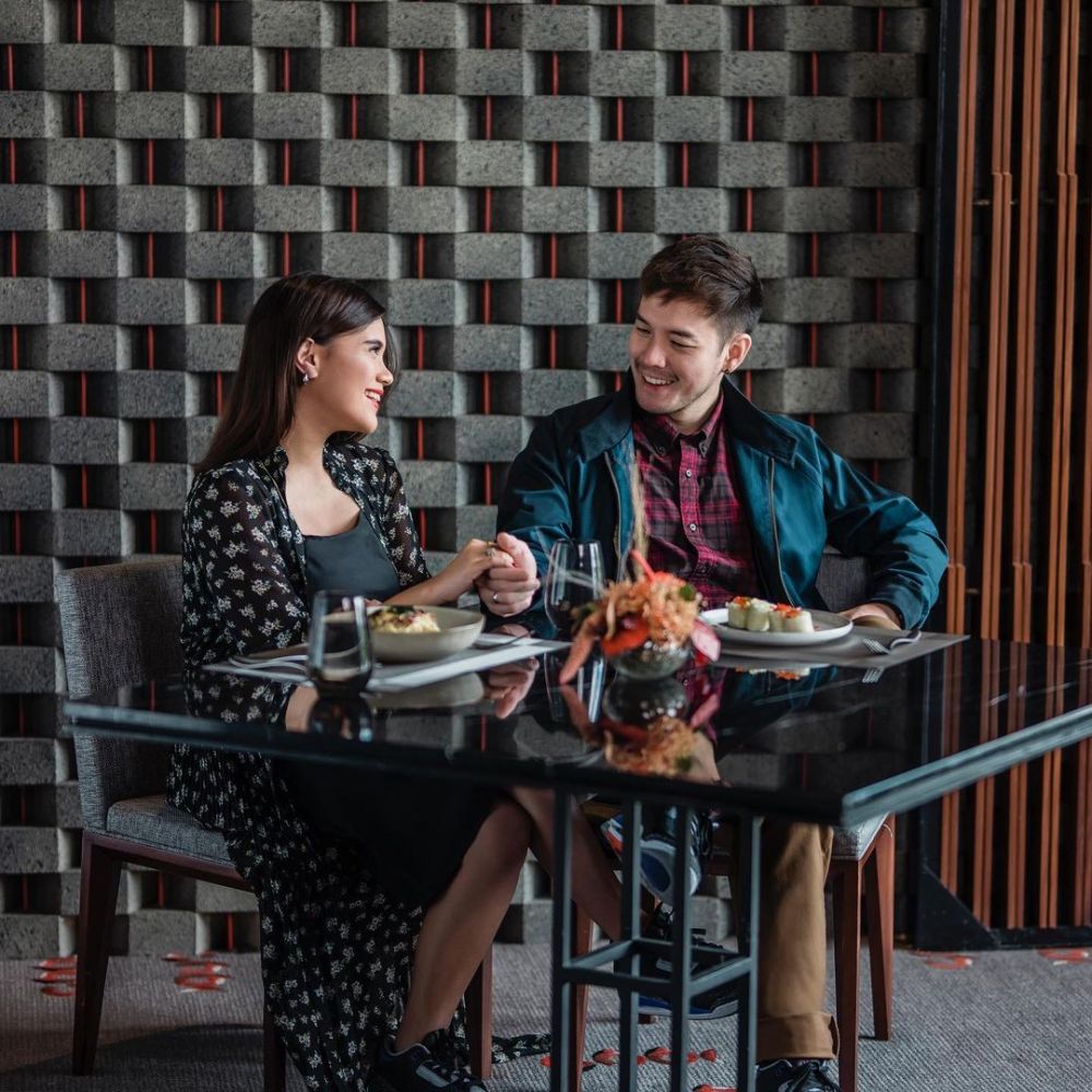 9 Gaya outfit hamil ala Audi Marissa, stylish dan menawan