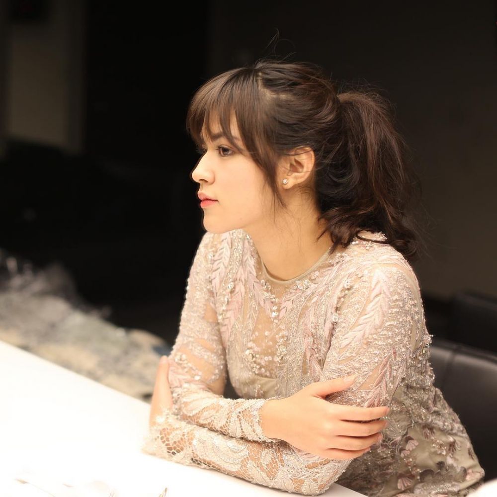 10 Potret Raisa Andriana dengan rambut poni pendek, bak ABG