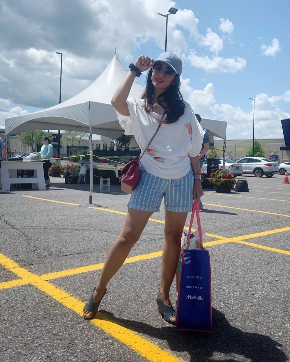 10 Potret Cut Memey kerjakan pekerjaan rumah, gayanya curi perhatian