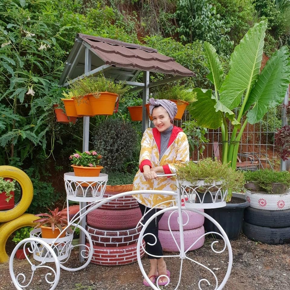 10 Potret terbaru Nini Carlina, cantik awet muda dan jadi istri dokter