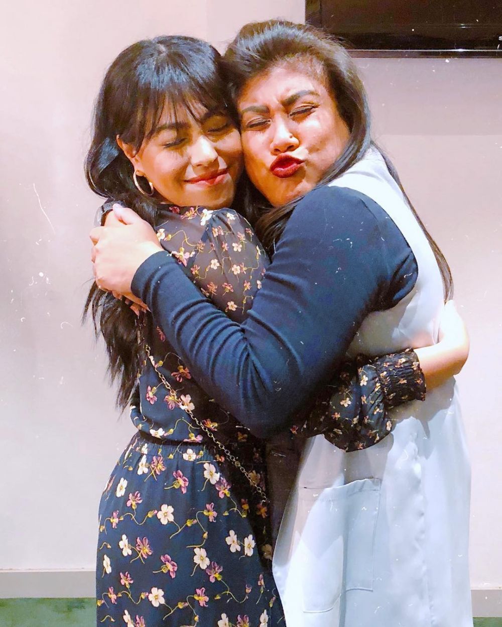 10 Potret persahabatan Regina Ivanova dan Sean Idol, bak kakak adik