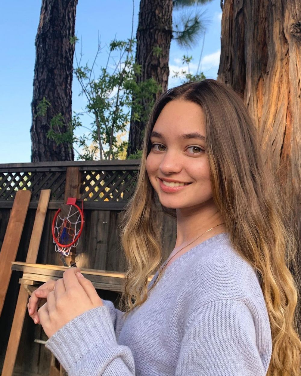 8 Potret cantik Tina Bleszynski, keponakan bule Tamara Bleszynski