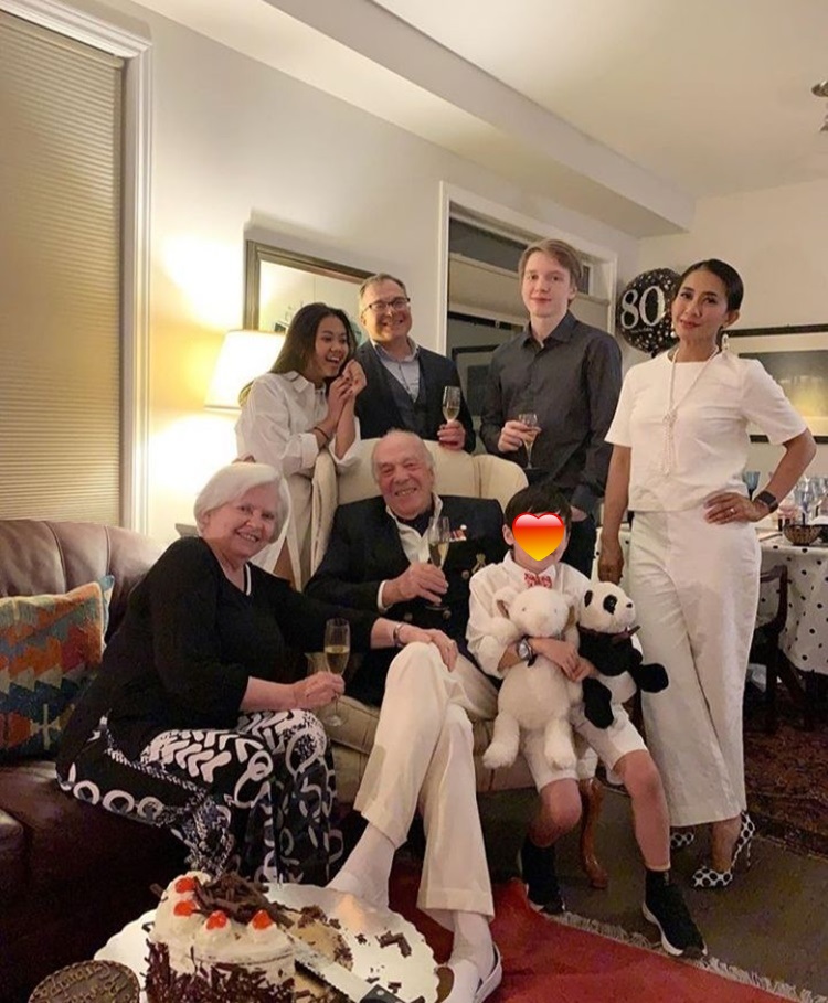 Potret 8 seleb cantik dan mertua bule, curi perhatian