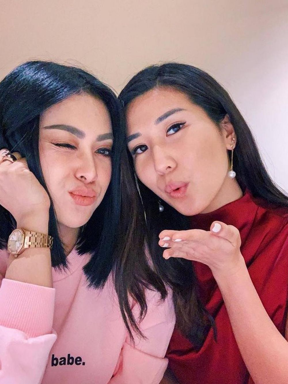 8 Potret kedekatan Christie dengan Syahrini, bak kakak beradik