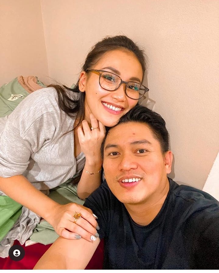 Ayu Ting Ting dikabarkan batal menikah, pesan sang adik jadi sorotan