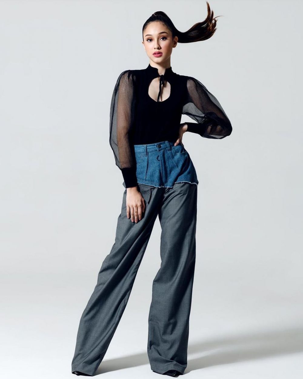 10 Gaya pemotretan Yasmin Napper dengan berbagai tema, memesona