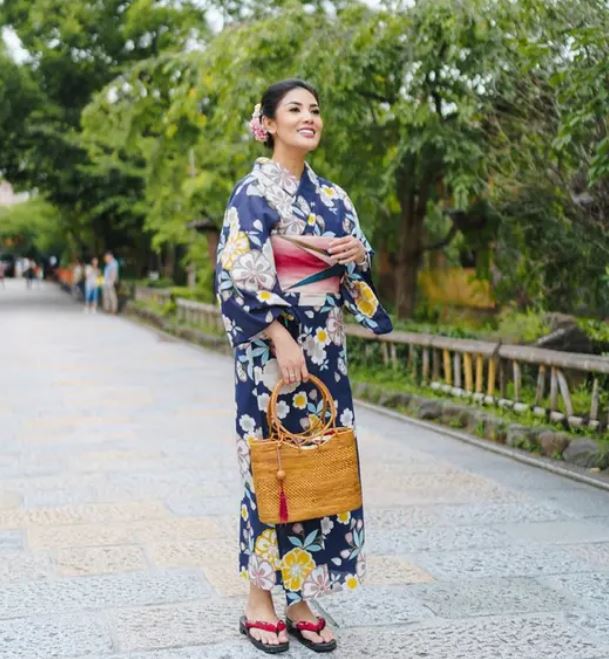 Pesona 10 penyanyi ketika memakai kimono, Syahrini tampil stunning