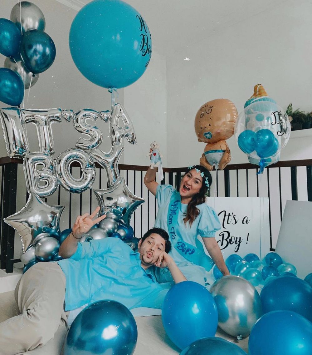 9 Momen baby shower Tengku Dewi Putri, umumkan jenis kelamin