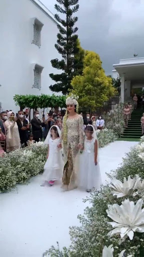 10 Momen akad nikah Ali Syakieb dan Margin Wieheerm, penuh khidmat