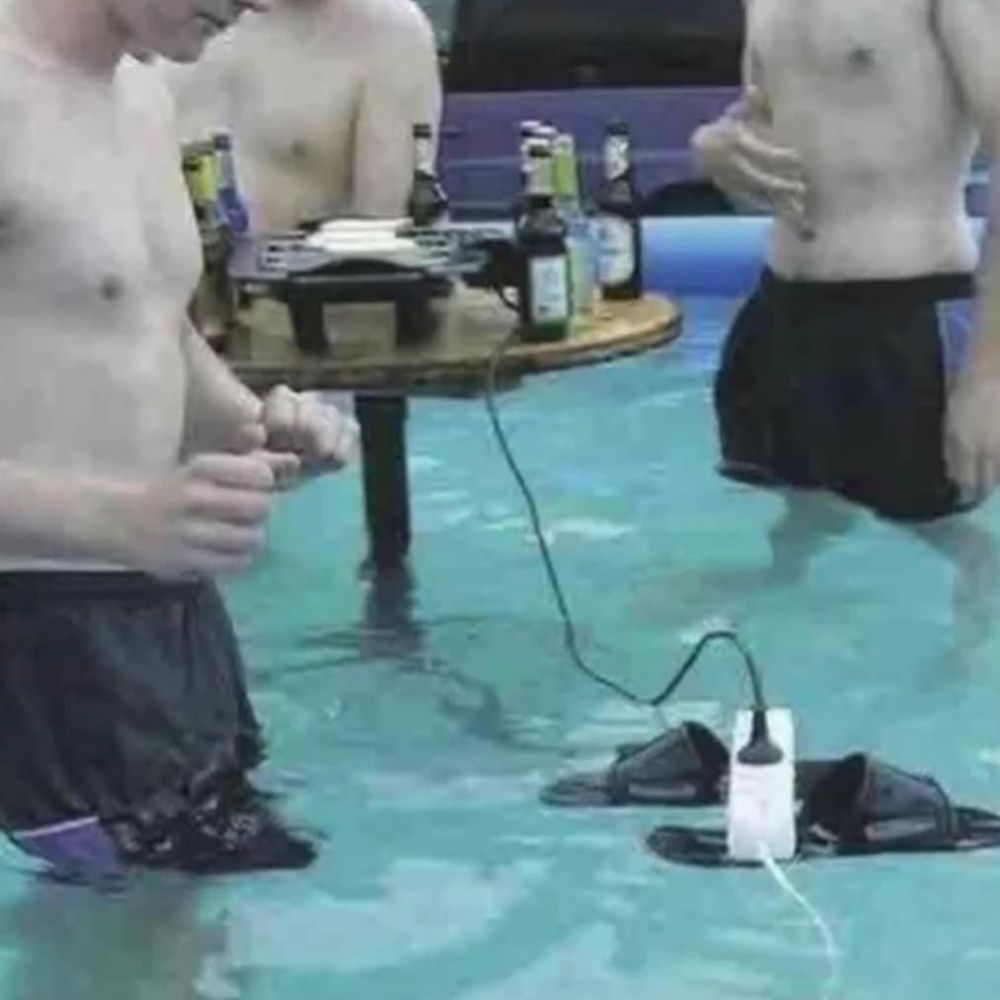 10 Aksi absurd orang berendam ini malah bikin kesal, ada-ada aja