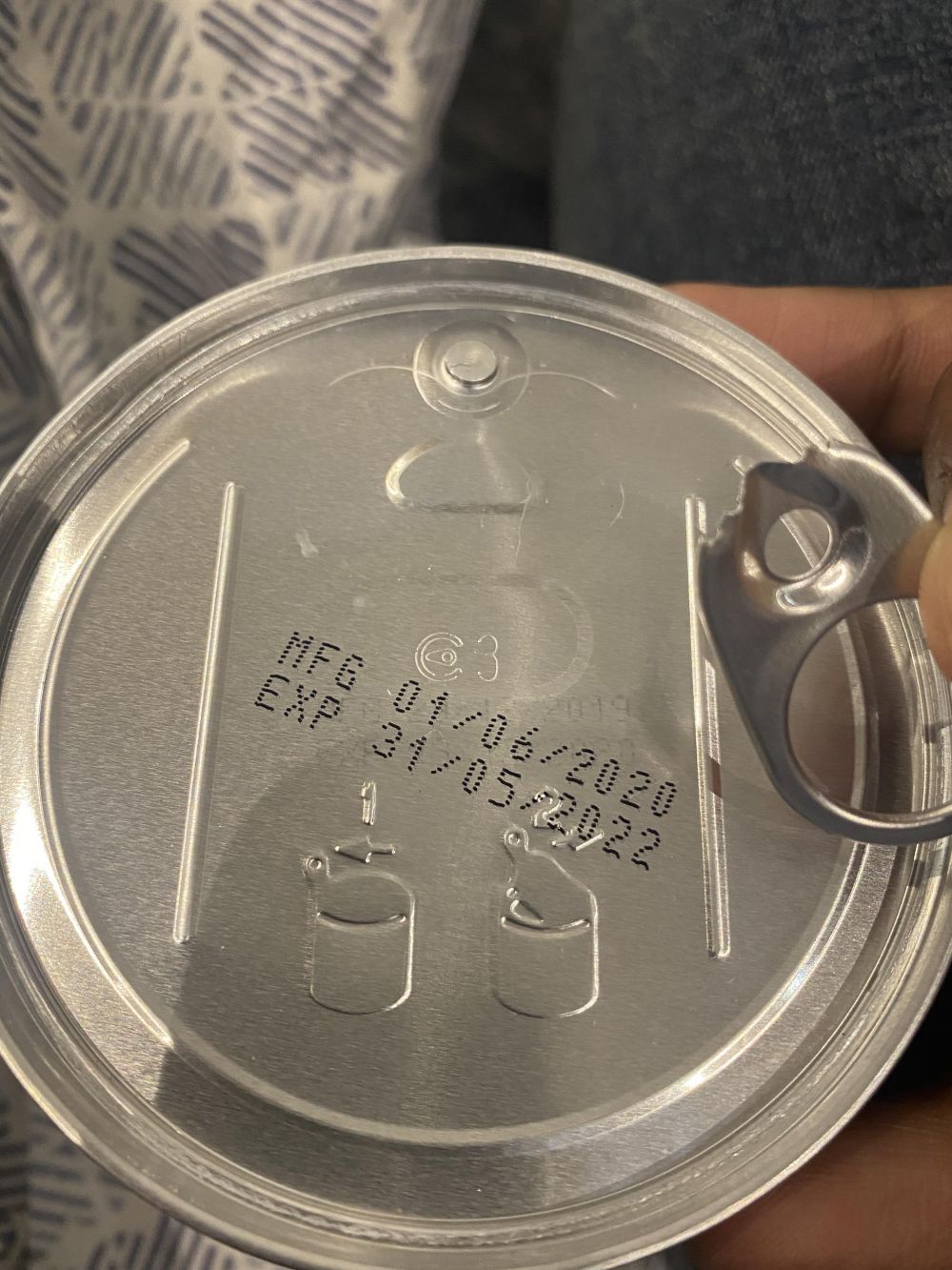 10 Momen apes orang gagal buka kemasan, bikin kesal