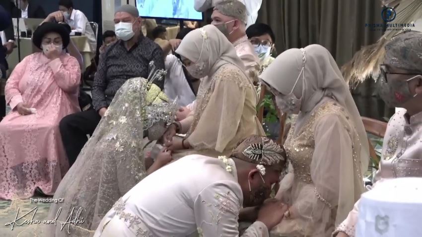 10 Momen akad nikah Kesha Ratuliu dan Adhi Permana, khidmat