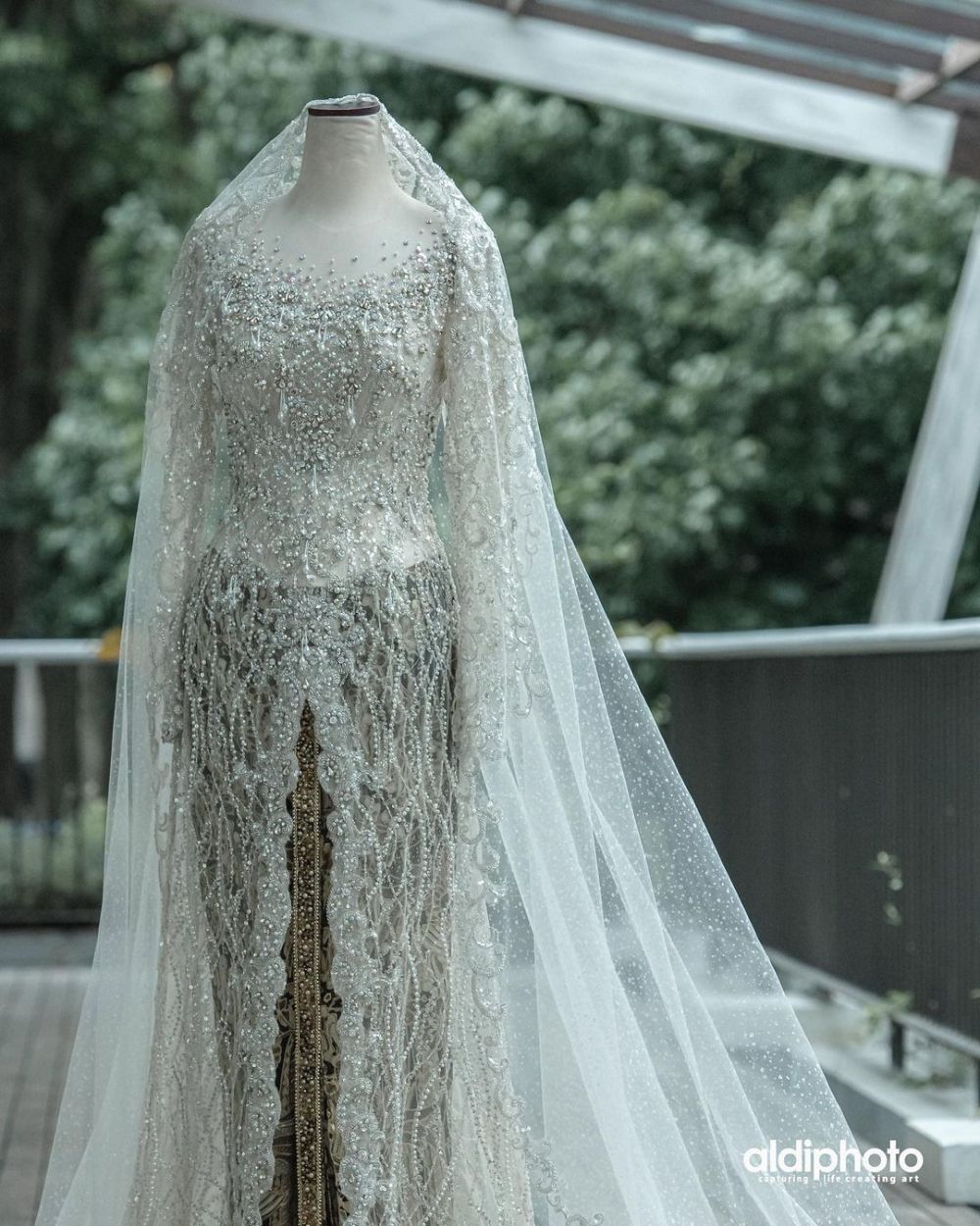 14 Pernak-pernik pernikahan Ali Syakieb dan Margin Wieheerm