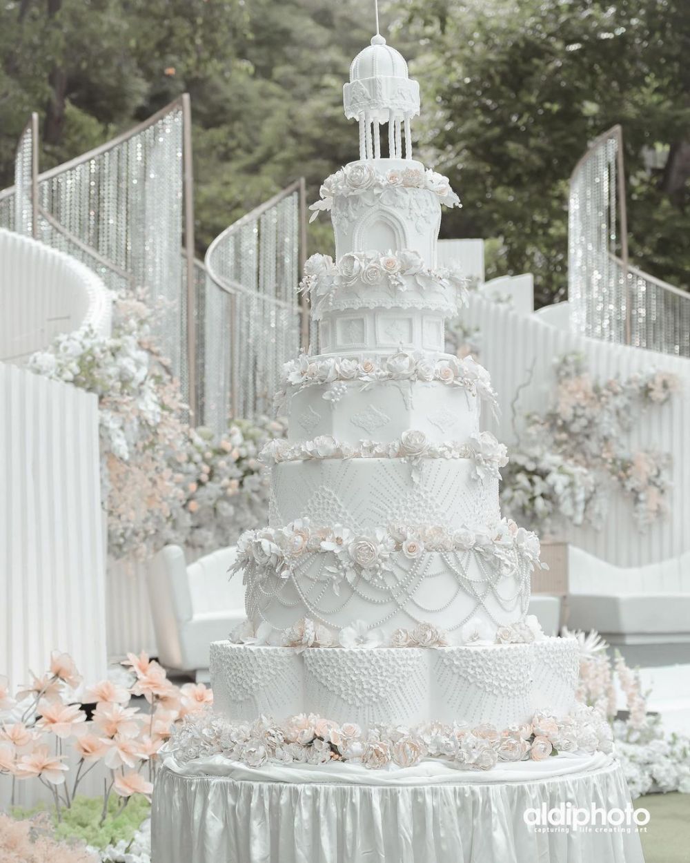 14 Pernak-pernik pernikahan Ali Syakieb dan Margin Wieheerm