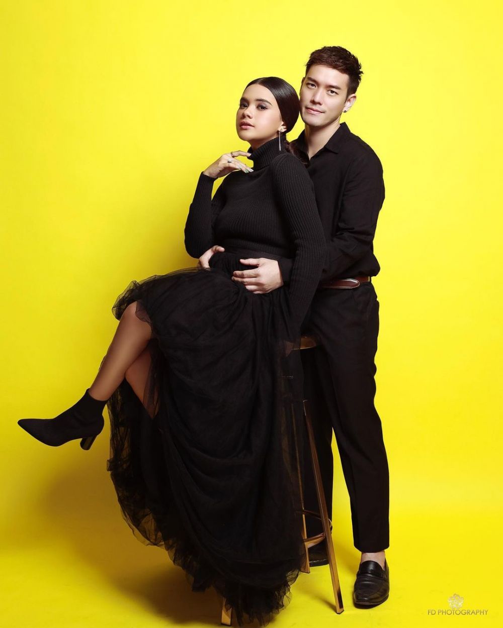 7 Maternity shoot Audi Marissa & Anthony Xie bertema couple in black