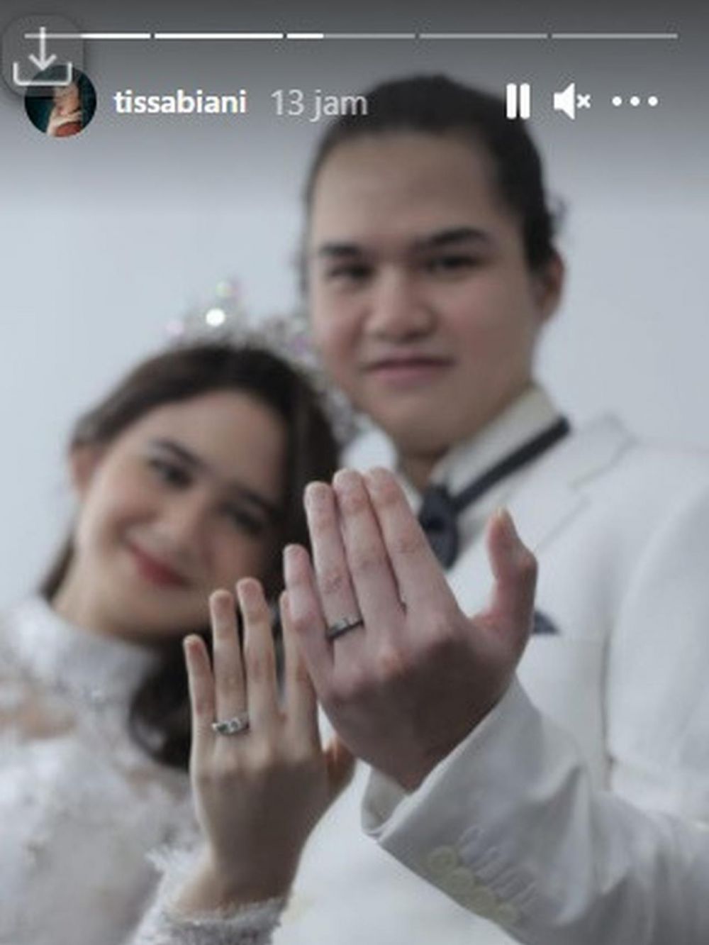 Pakai baju pengantin, 6 potret Tissa Biani dan Dul Jaelani bikin heboh