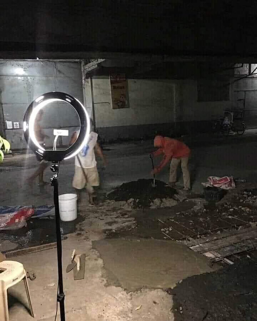 10 Aksi random tukang bangunan, kerja pakai ring light