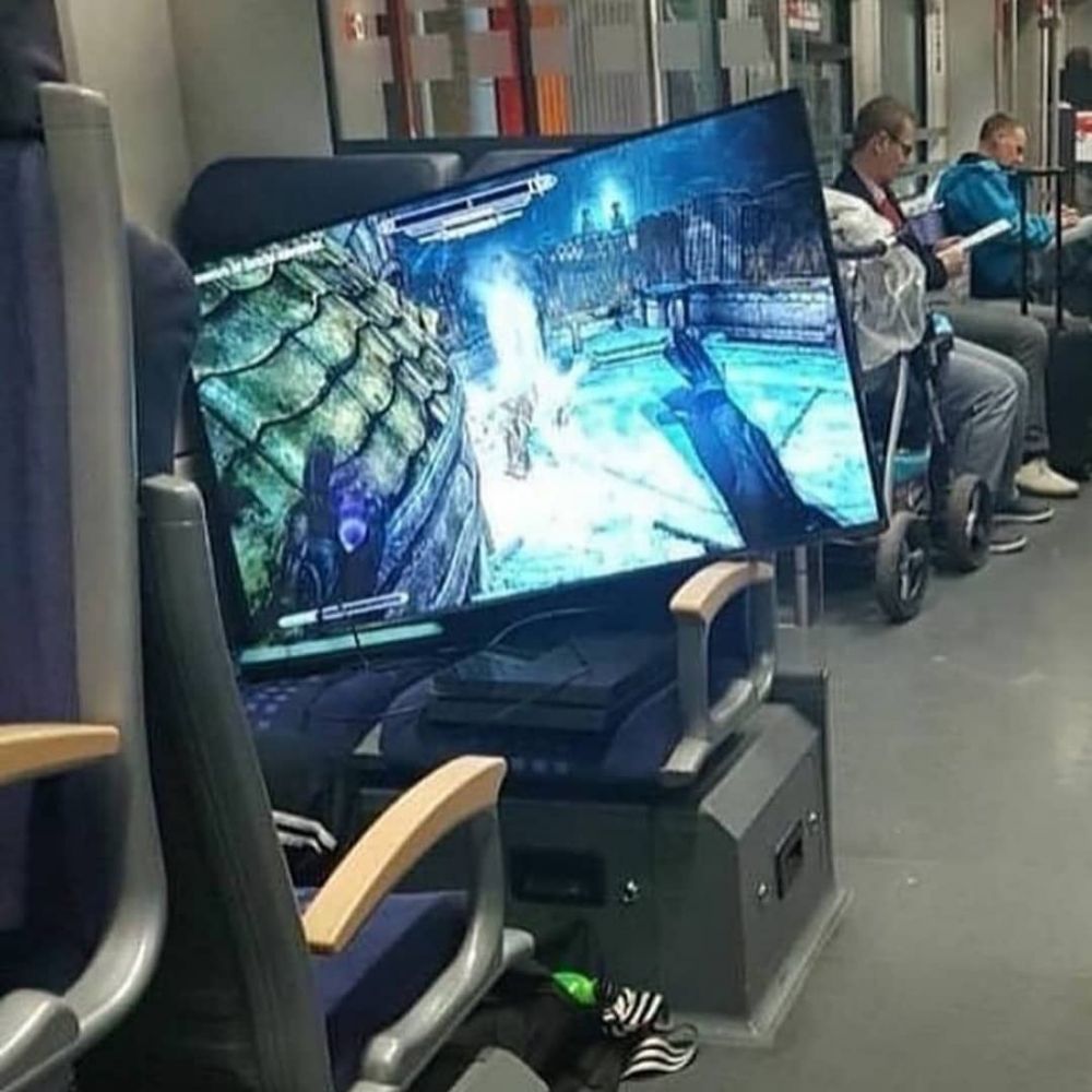 10 Potret orang pakai gadget ini kreatif tapi nyeleneh abis