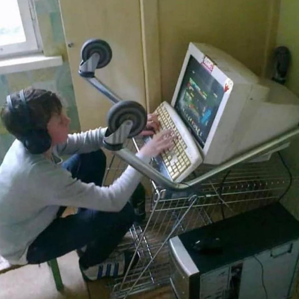 10 Potret orang pakai gadget ini kreatif tapi nyeleneh abis