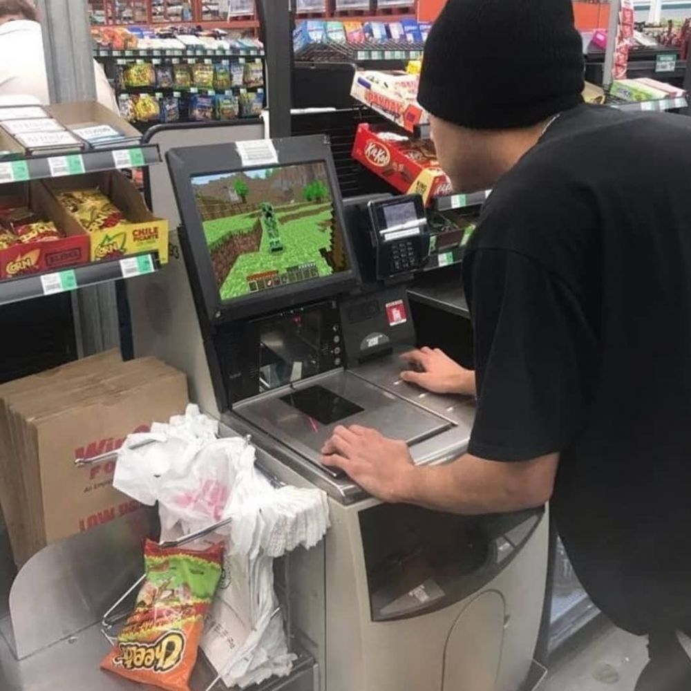 10 Potret orang pakai gadget ini kreatif tapi nyeleneh abis