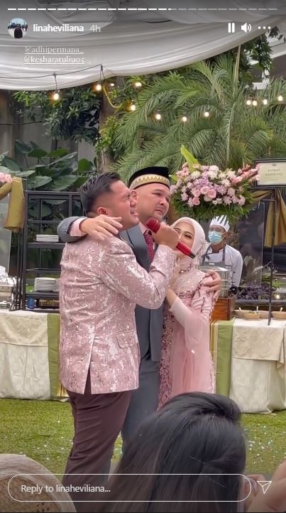 10 Potret resepsi pernikahan Kesha Ratuliu dan Adhi Permana, meriah