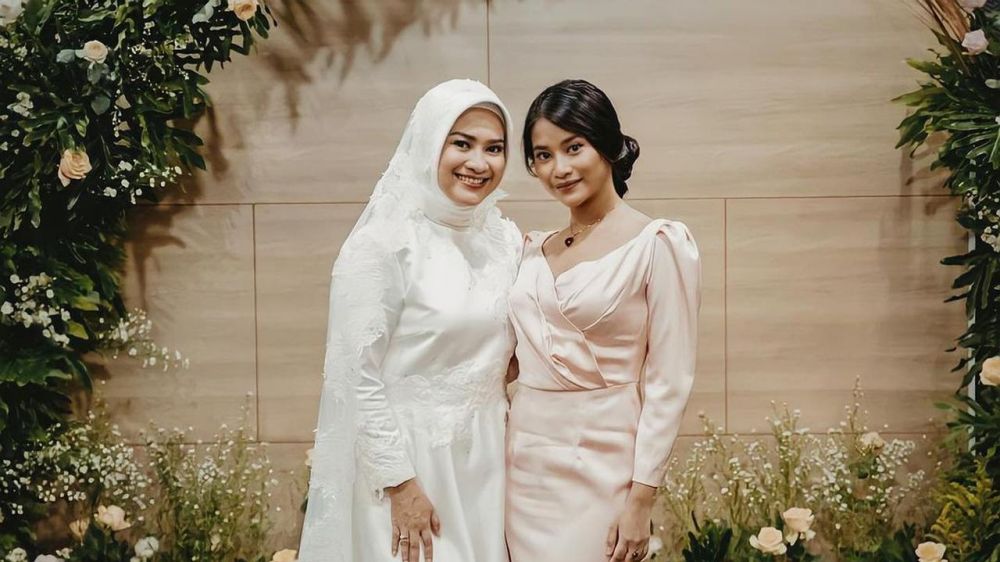 8 Momen kebersamaan Ikke Nurjanah & Siti Adira, bak kakak beradik